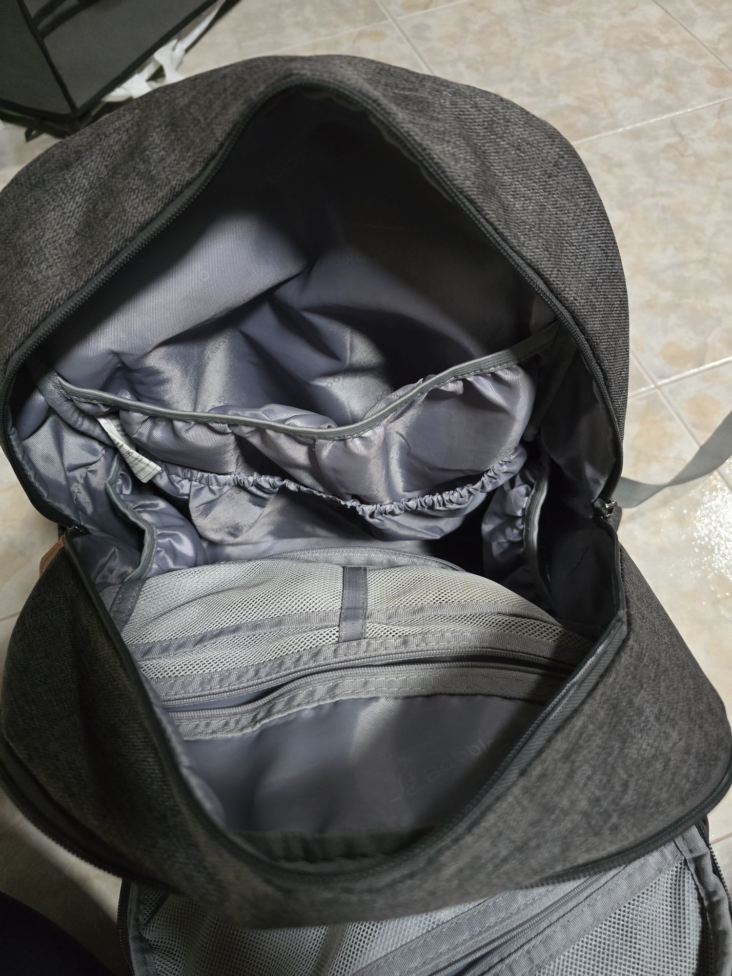 Mochila de alta qualidade e muito versátil para bebé