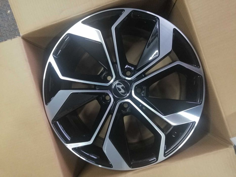 Felgi aluminiowe 5 x 114.3 R 17 Alufelgi oryginalne Carbonado Hyundai
