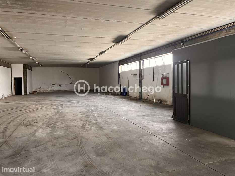 Pavilhão para arrendar em Manhente Barcelos