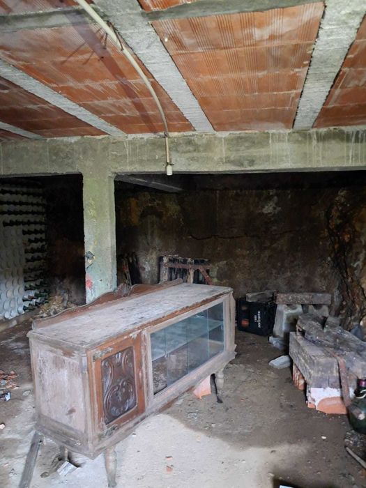 Moradia em s.mamede para recuperar com boas vistas lindíssimas