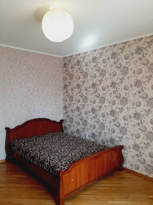 3 кімнатна квартира Рекордна / р-н Будинку меблів БК "Стікон"