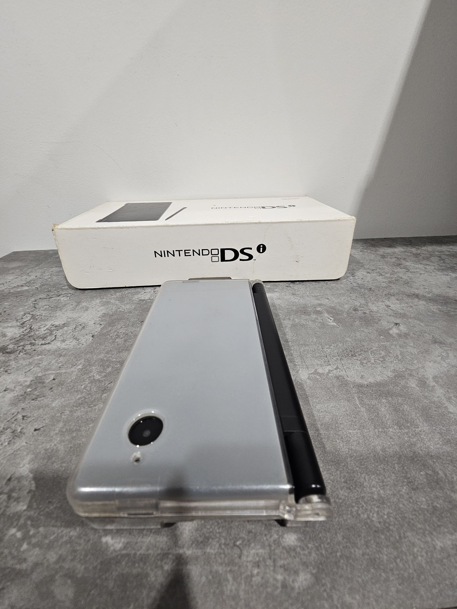 Nintendo DSi com caixa como nova