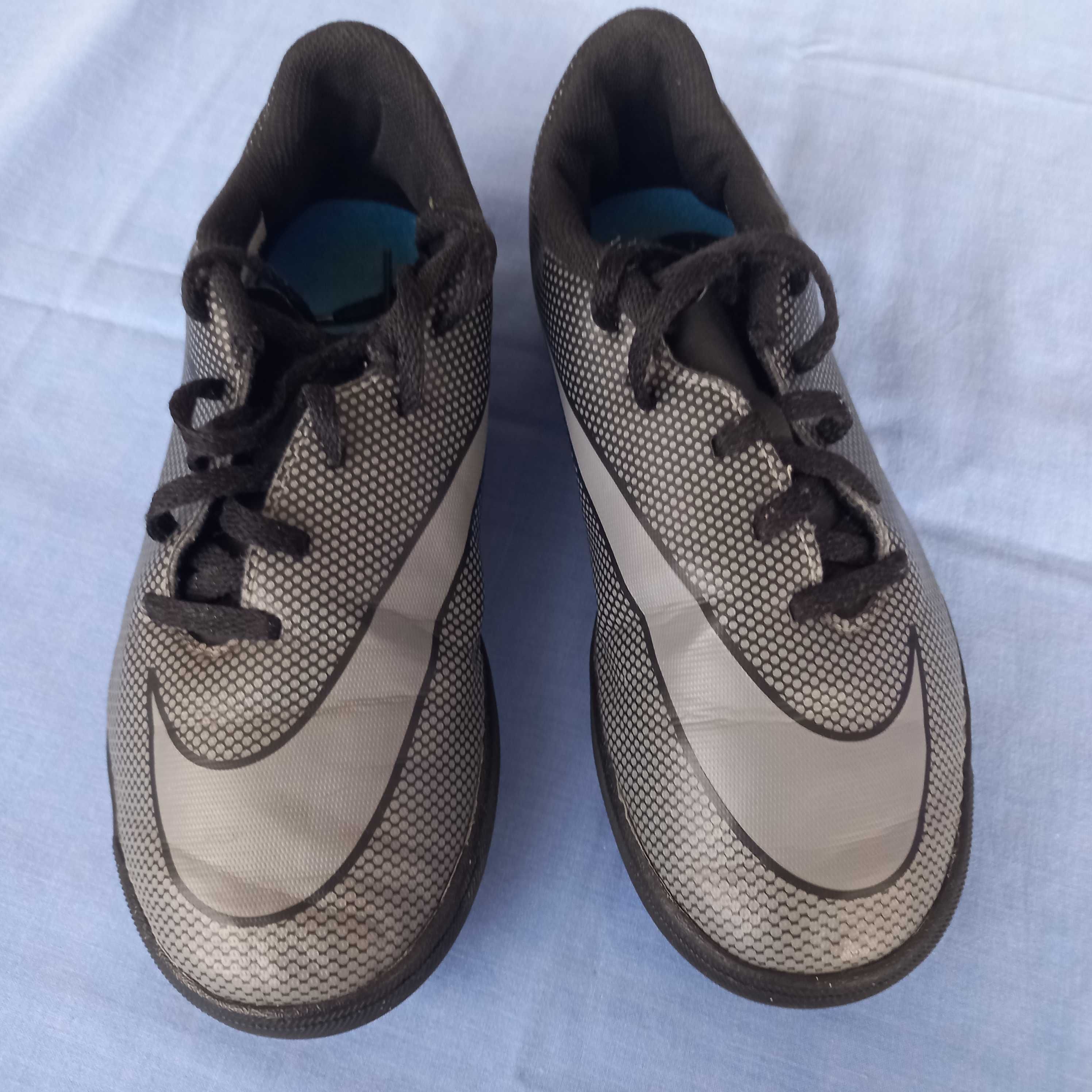 Buty sportowe - halówki firmy nike i kipsta za 45 zł.