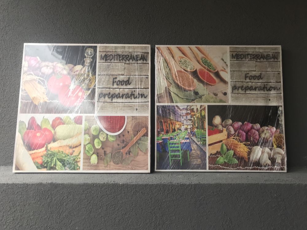 Dois quadros com motivos de comida