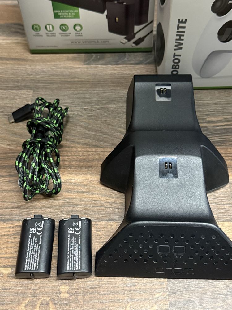 Xbox One Series S X Pad Kontroler plus Ładowarka plus 2 akumulatory!