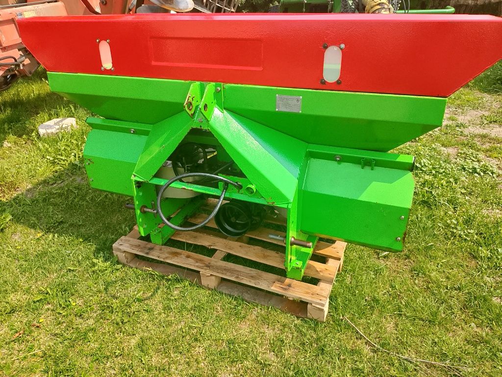 Rozsiewacz nawozów Brzeg no39mx 700l