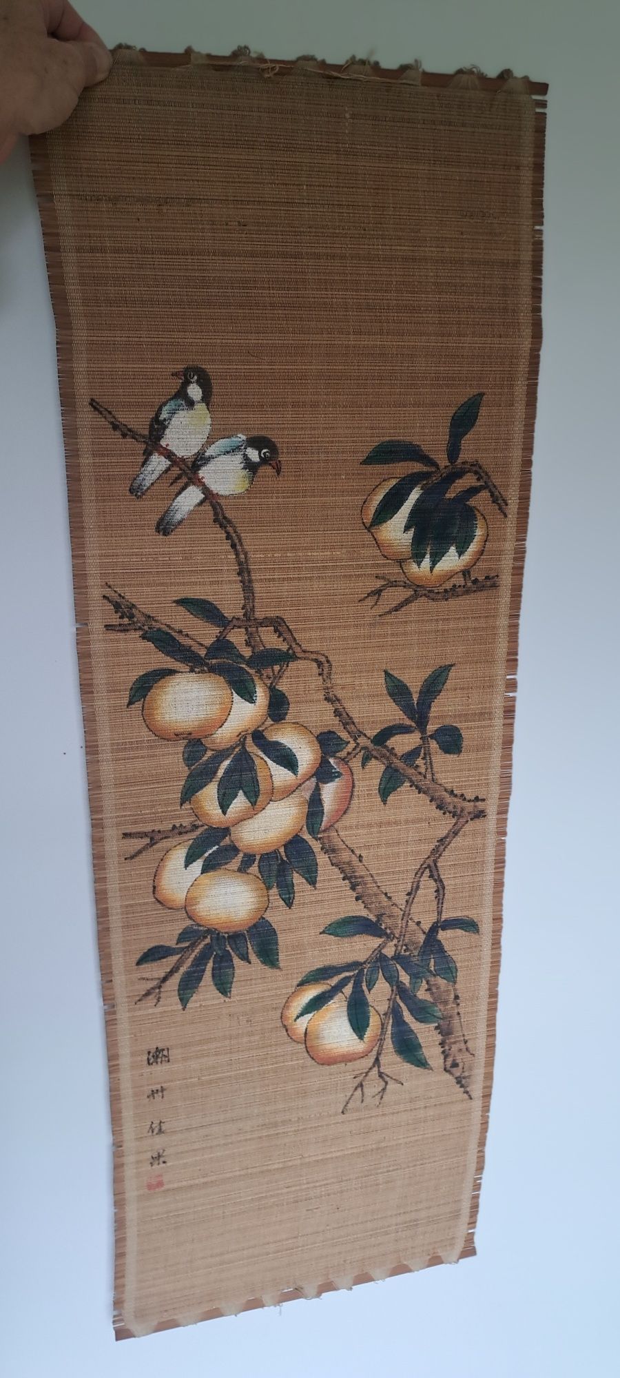 Decoração chinesa, chapéu de chuva chinês e quadro.