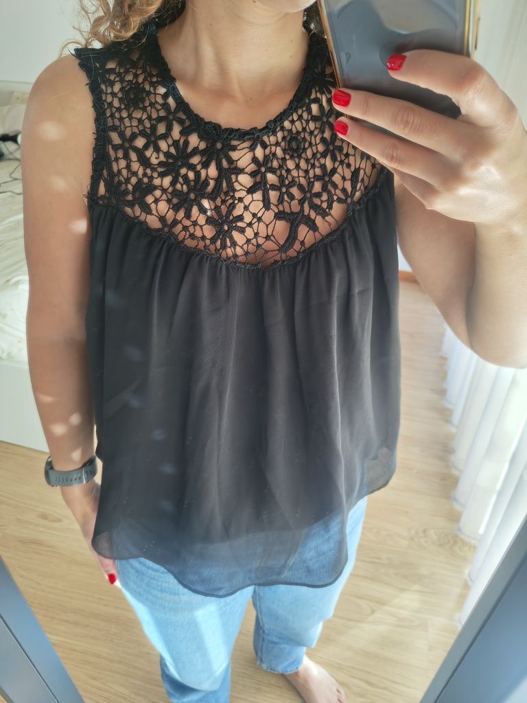 Camisola preta com renda