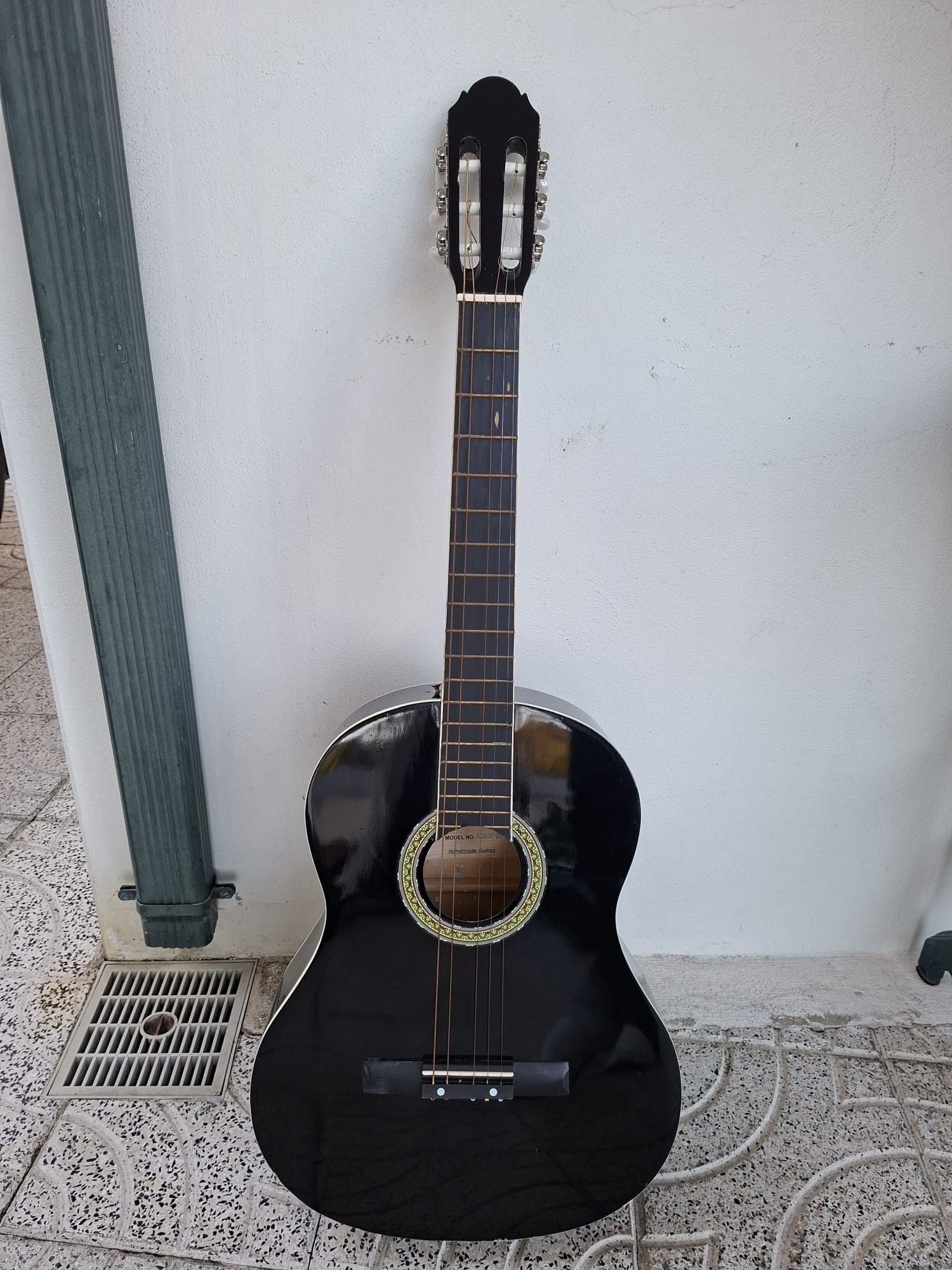 Guitarra para aprendizagem (cordas Nylon ou Metal)