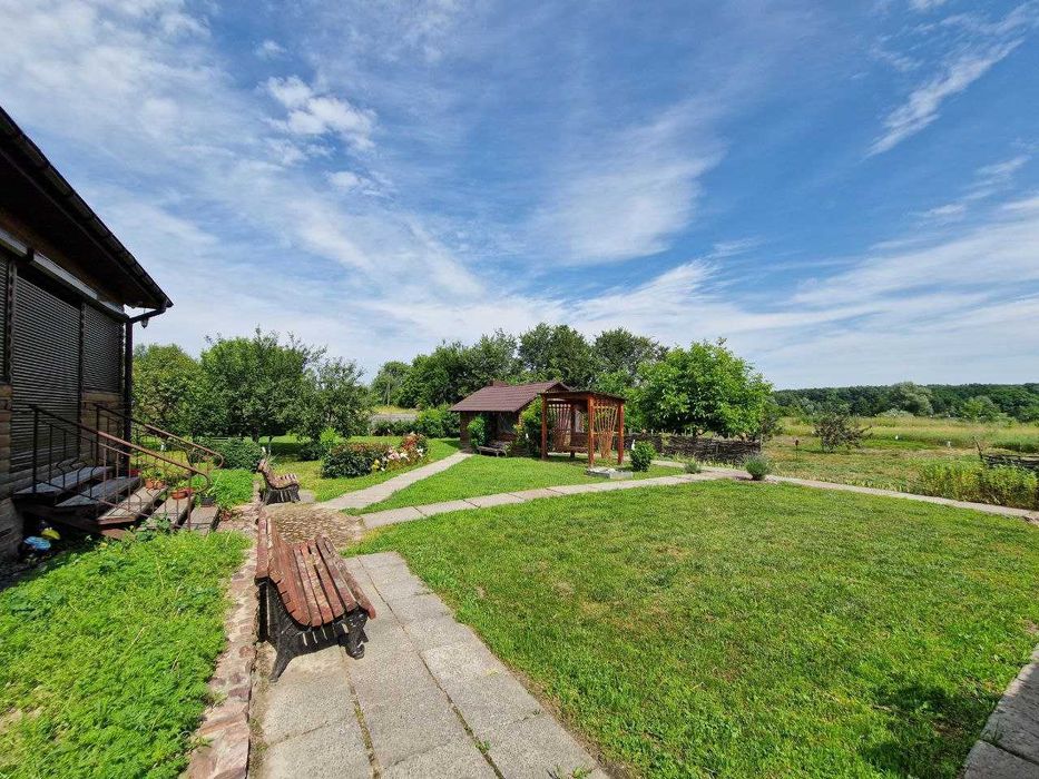 Будинок з власним виходом до озера