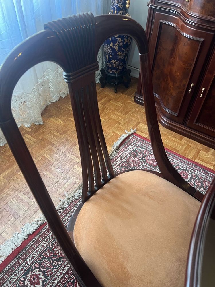 Conjunto de mesa e cadeiras