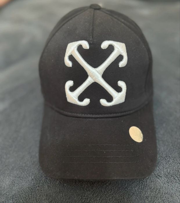 Czapka off-white klasyk