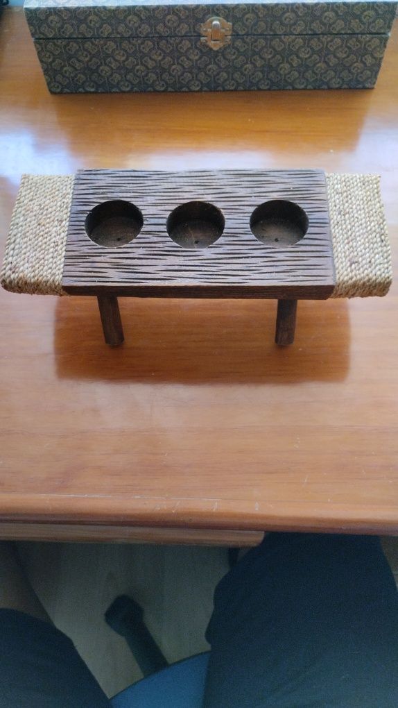 Suporte em madeira para velas