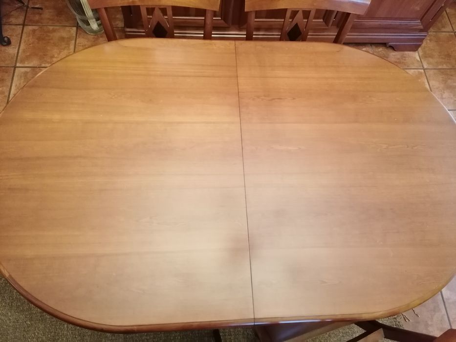 Mesa de refeições e 6 cadeiras em cerejeira