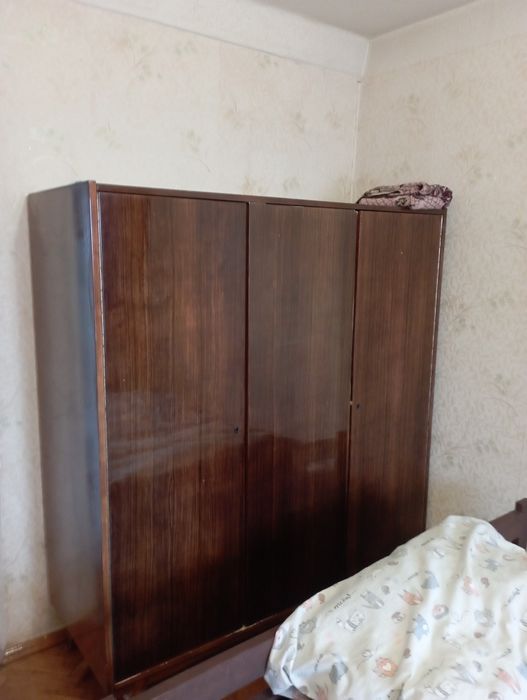 Віддам даром дерев'яну шафу