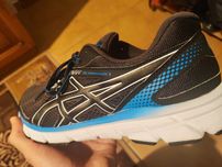 Buty Asics Gel-Windhawk 3 rozmiar 42,5
Buty 1011A805 w kolorze