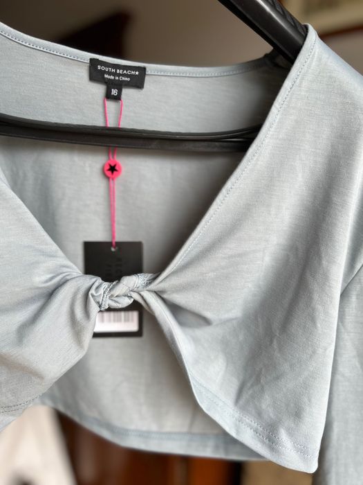 Szary top plażowy z długimi rękawami i ozdobnym przodem South Beach