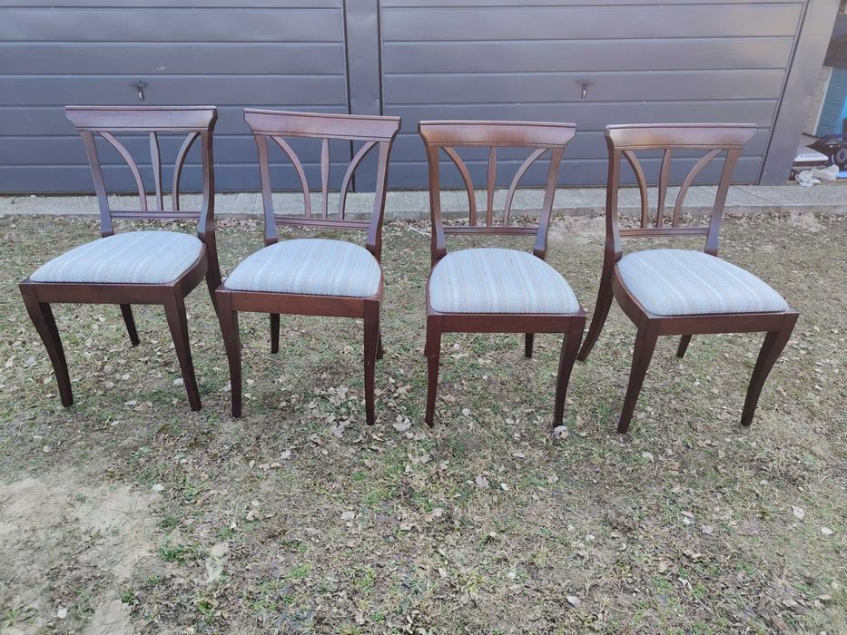 Komplet krzeseł drewnianych