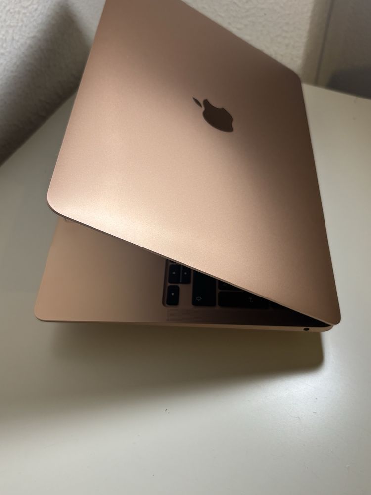 Macbook Air M1 • 256 GB SSD