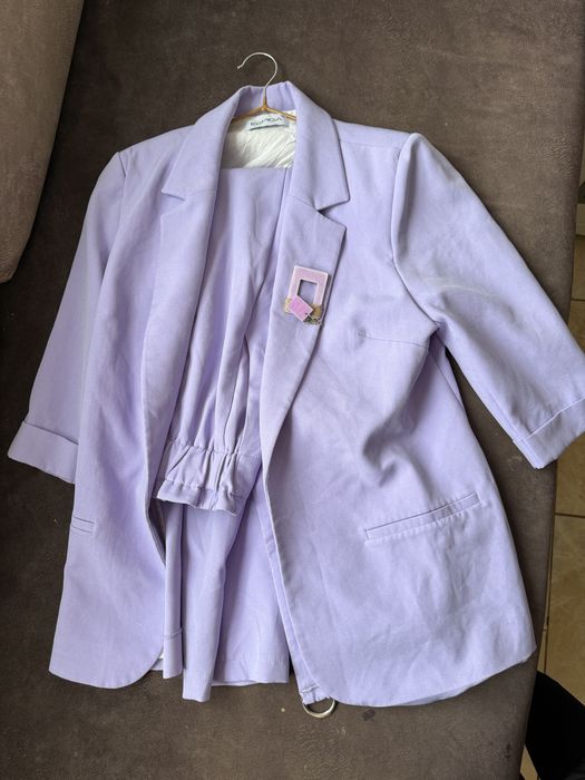 Лавандовий брючний костюм