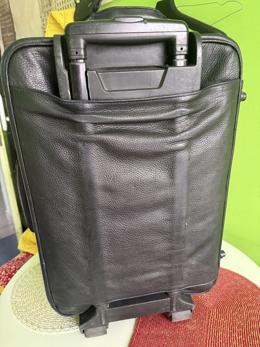 Używana, skórzana walizka, wymaga naprawy składanego uchwytu