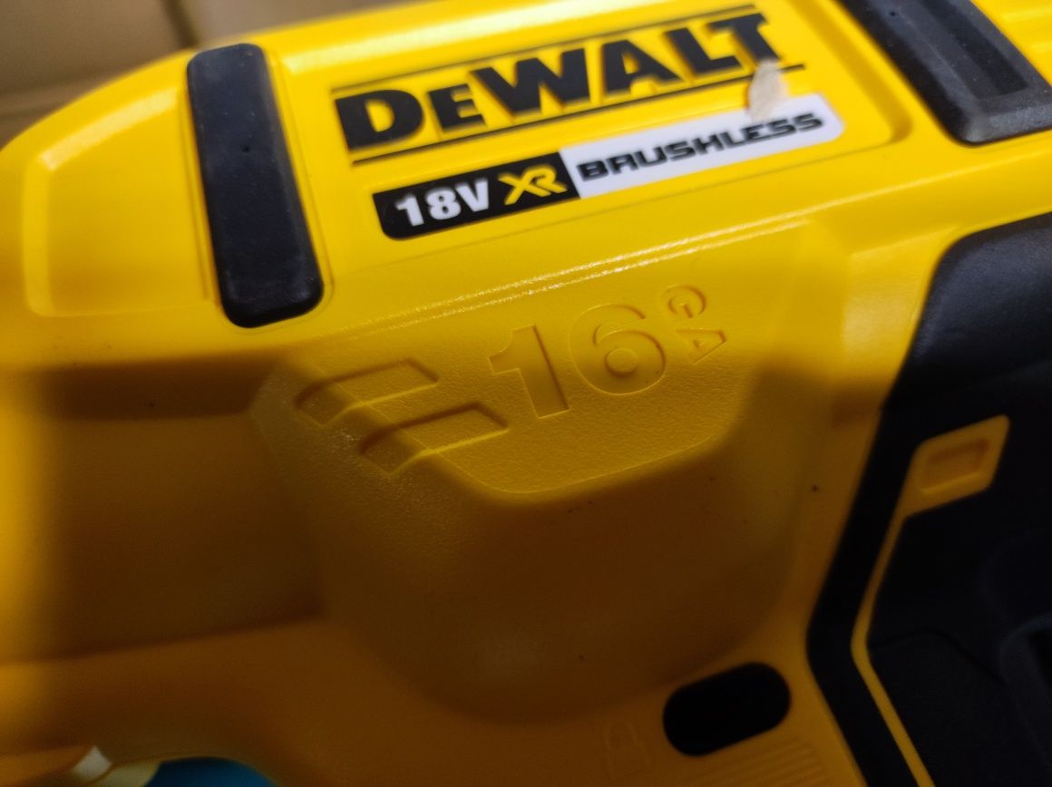 Цвяхозабивач DeWalt DCN660 Нове оплата частинами