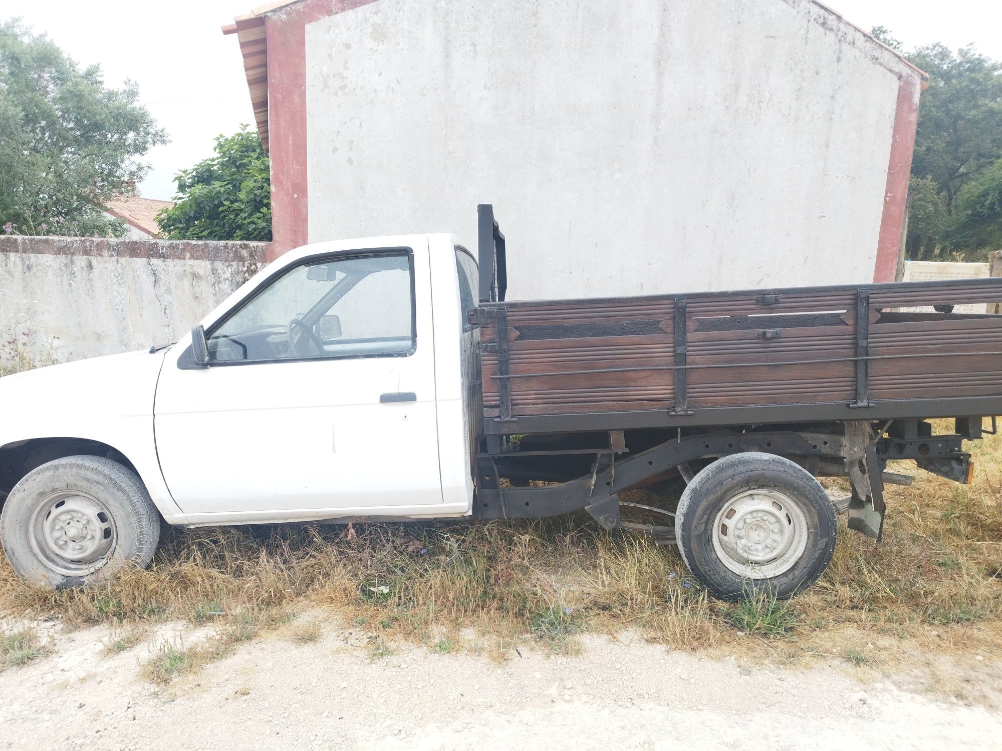 NISSAN   D 21 TD 25