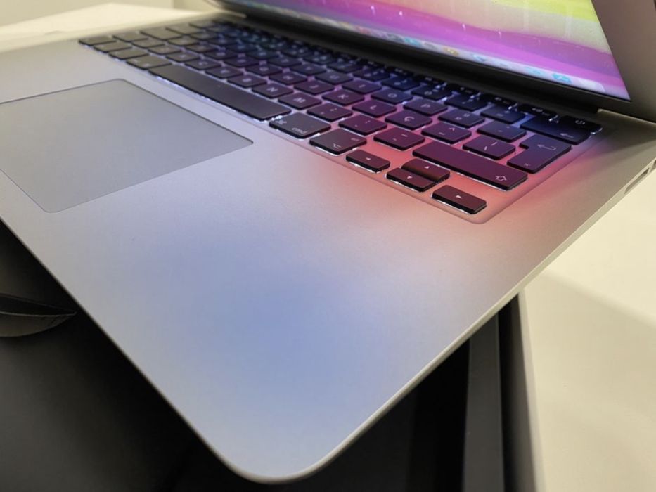 MacBook Air 13” ( i7/8gb/256gb)