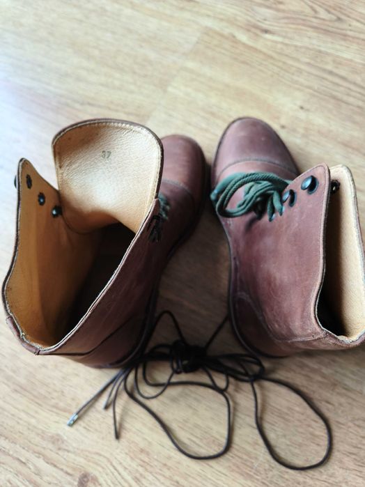 Botas castanhas em pele - Novas