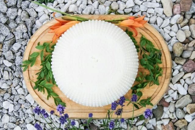 Ser Koryciński Z Płatkami Czosnku 1 Kg