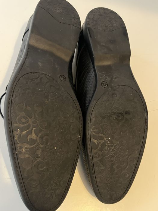 Sapatos pretos em pele nr 42