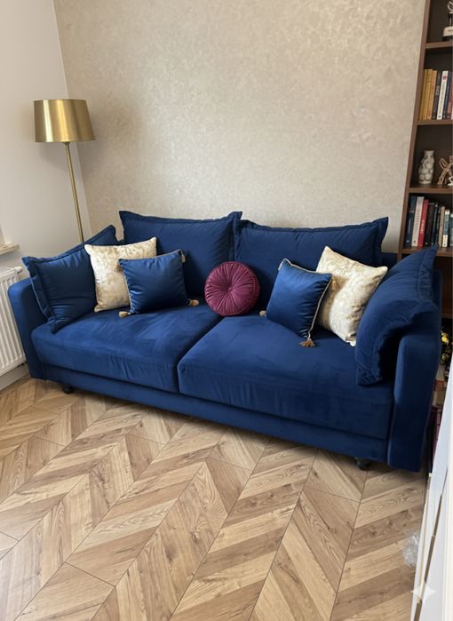 Sofa/Kanapa mili niebieska, stan B.Dobry, glamour