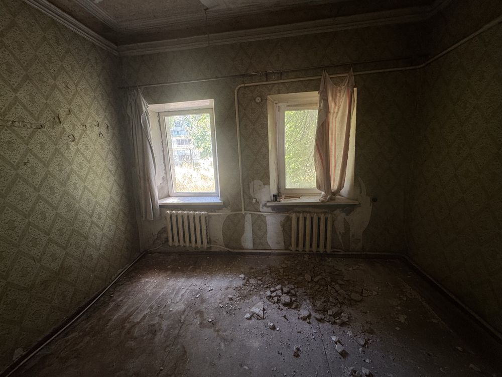 Продається будинок в центрі міста .