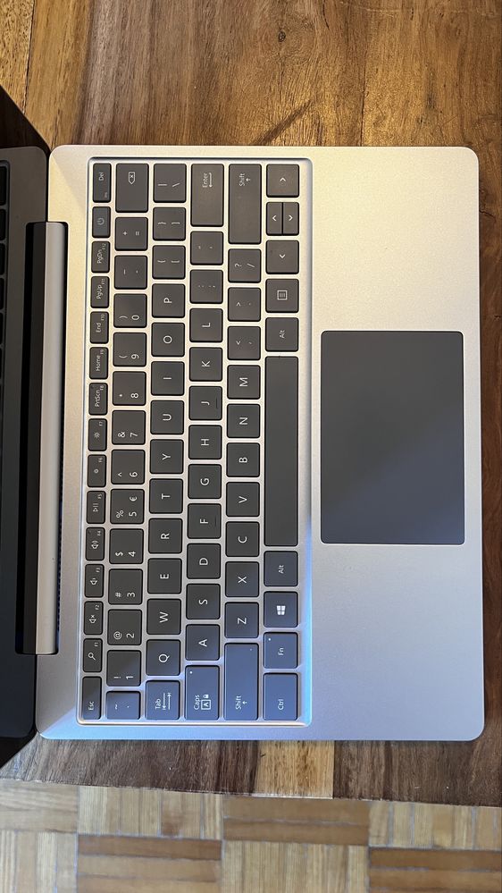 Microsoft Surface Laptop Go i5/8GB/256 – idealny