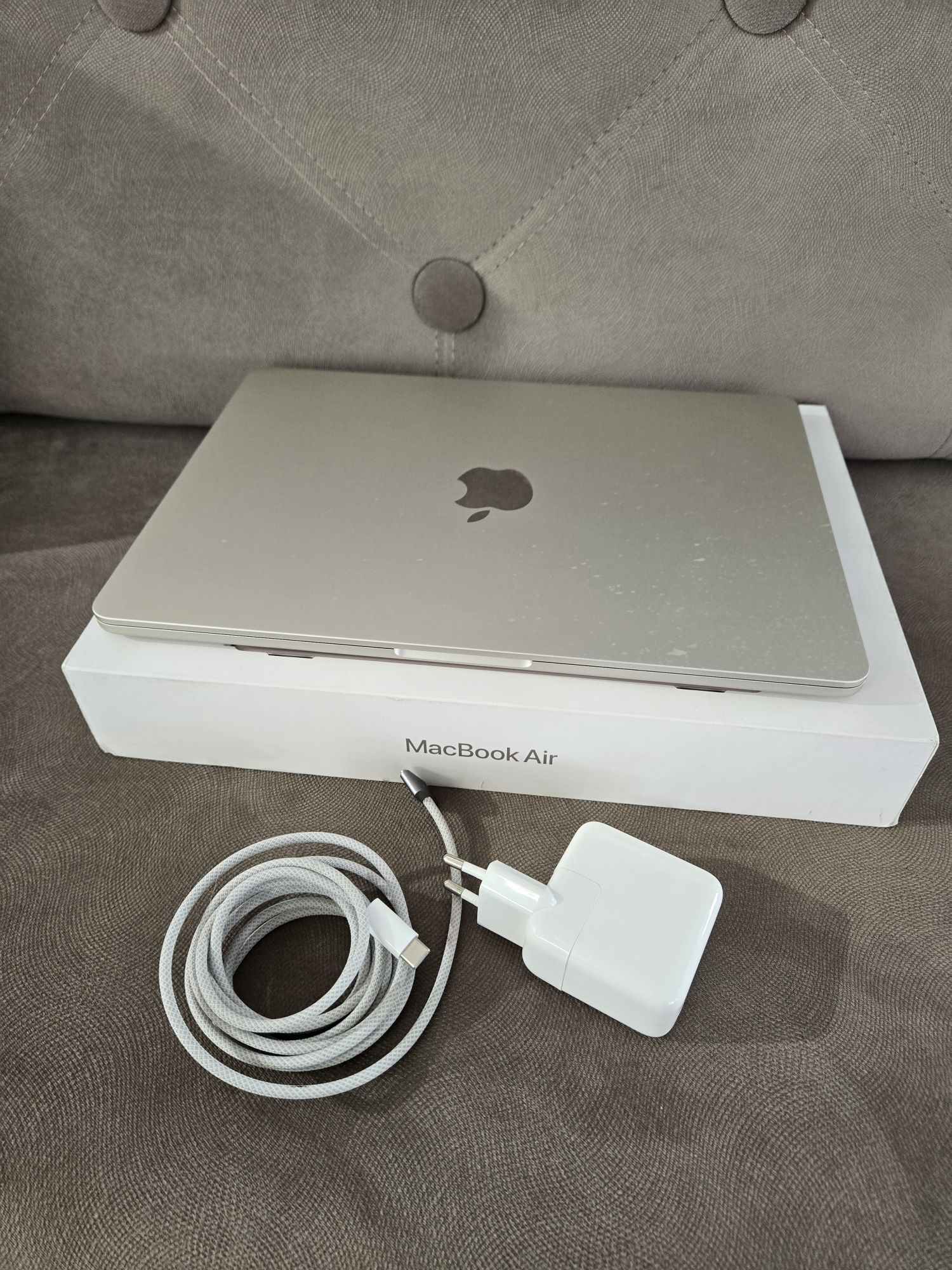 MacBook air 13 m3 256 Starlight Open box