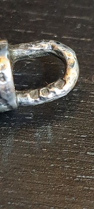 Colar fio  e pulseira em prata contrastada.