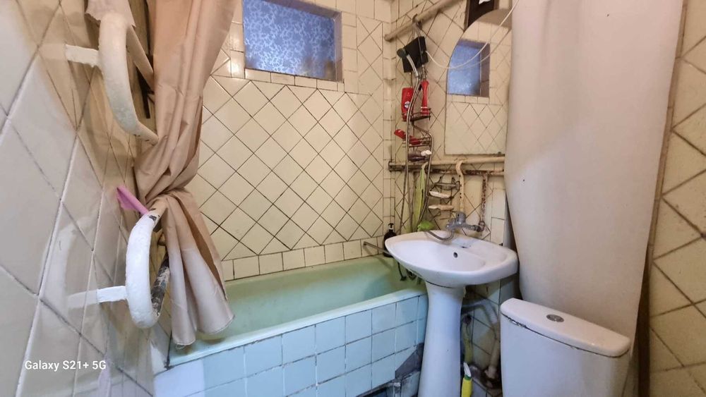 Продам 3 комн. квартиру 55 кв.м. на ул.Автозаводская 21 А,Куреневка