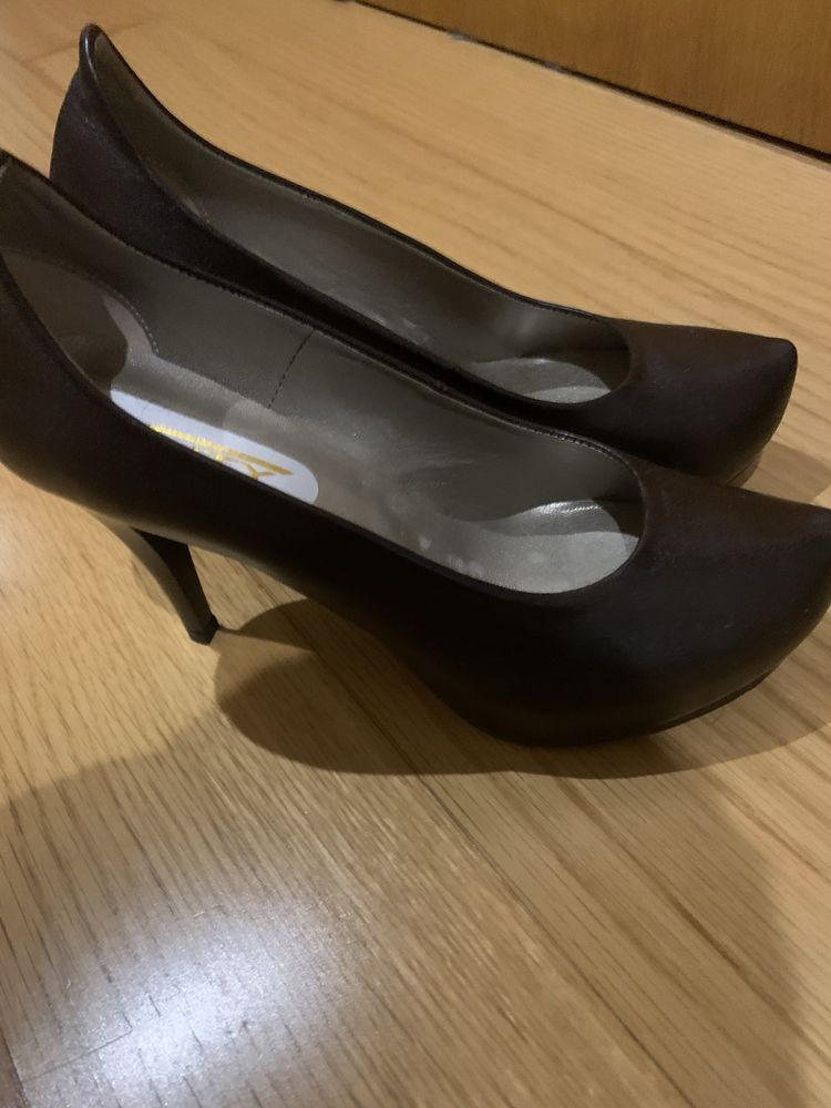 Sapatos em muito bom estado-mulher