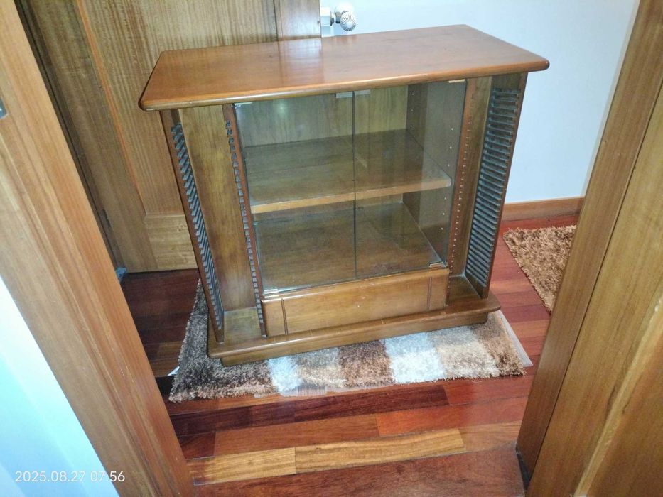 Móvel para CDs e arrumação