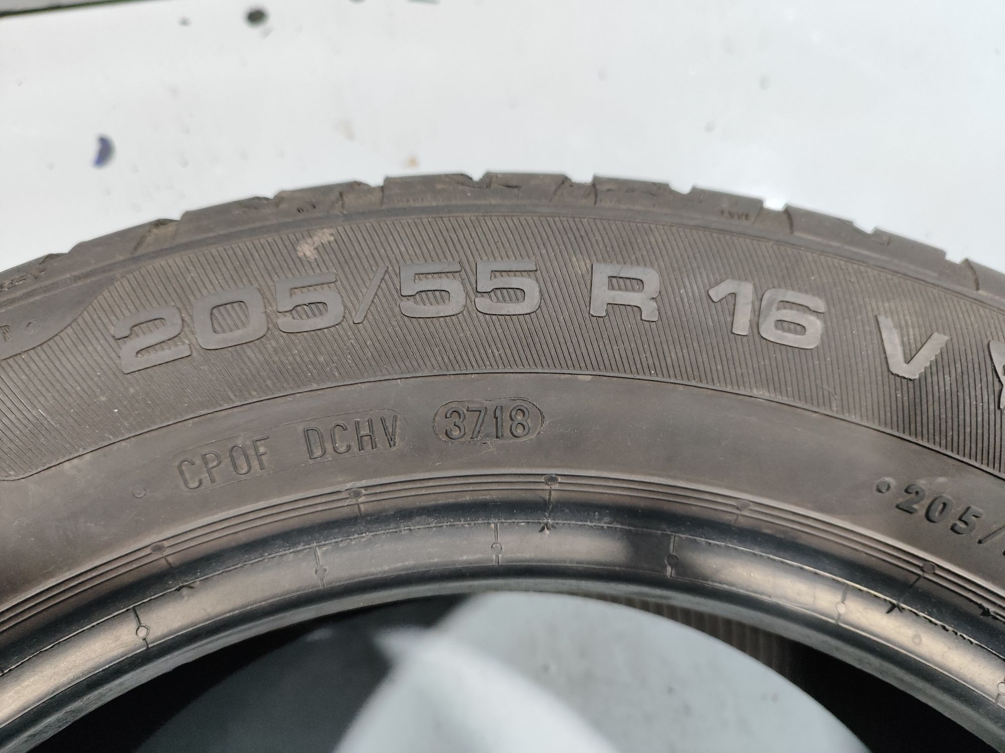 2 pneus semi novos 205-55R16 Uniroyal - Oferta dos Portes