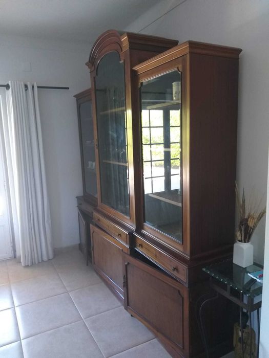 Móvel de Sala / Cristaleira clássica em madeira maciça