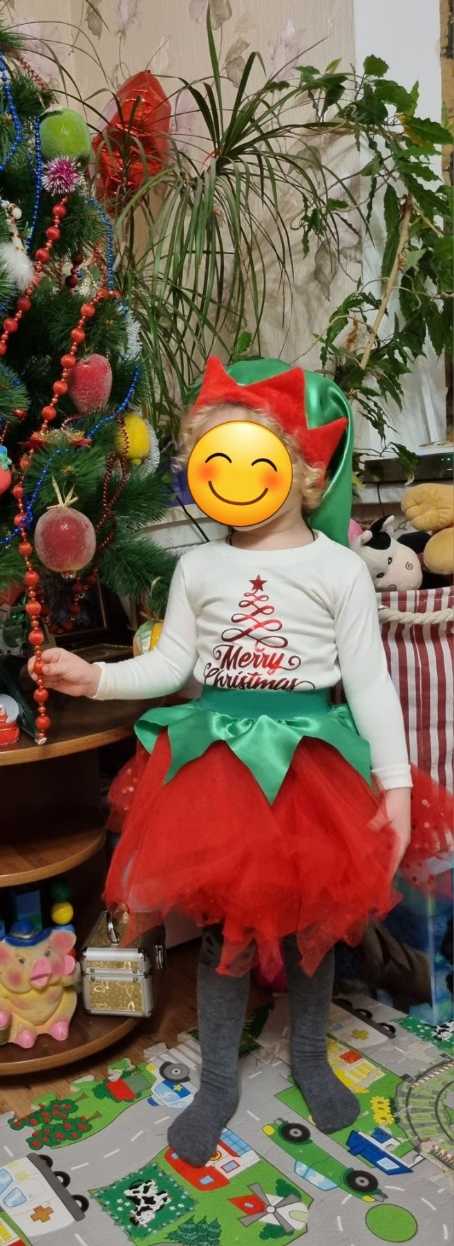 Новорічний карнавальний костюм помічниці санти.