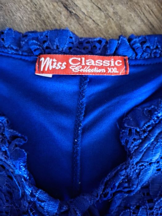 Granatowa sukienka koronkowa  44