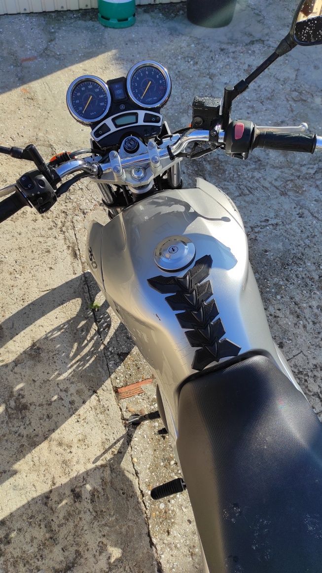 Yamaha 250 cilindrada