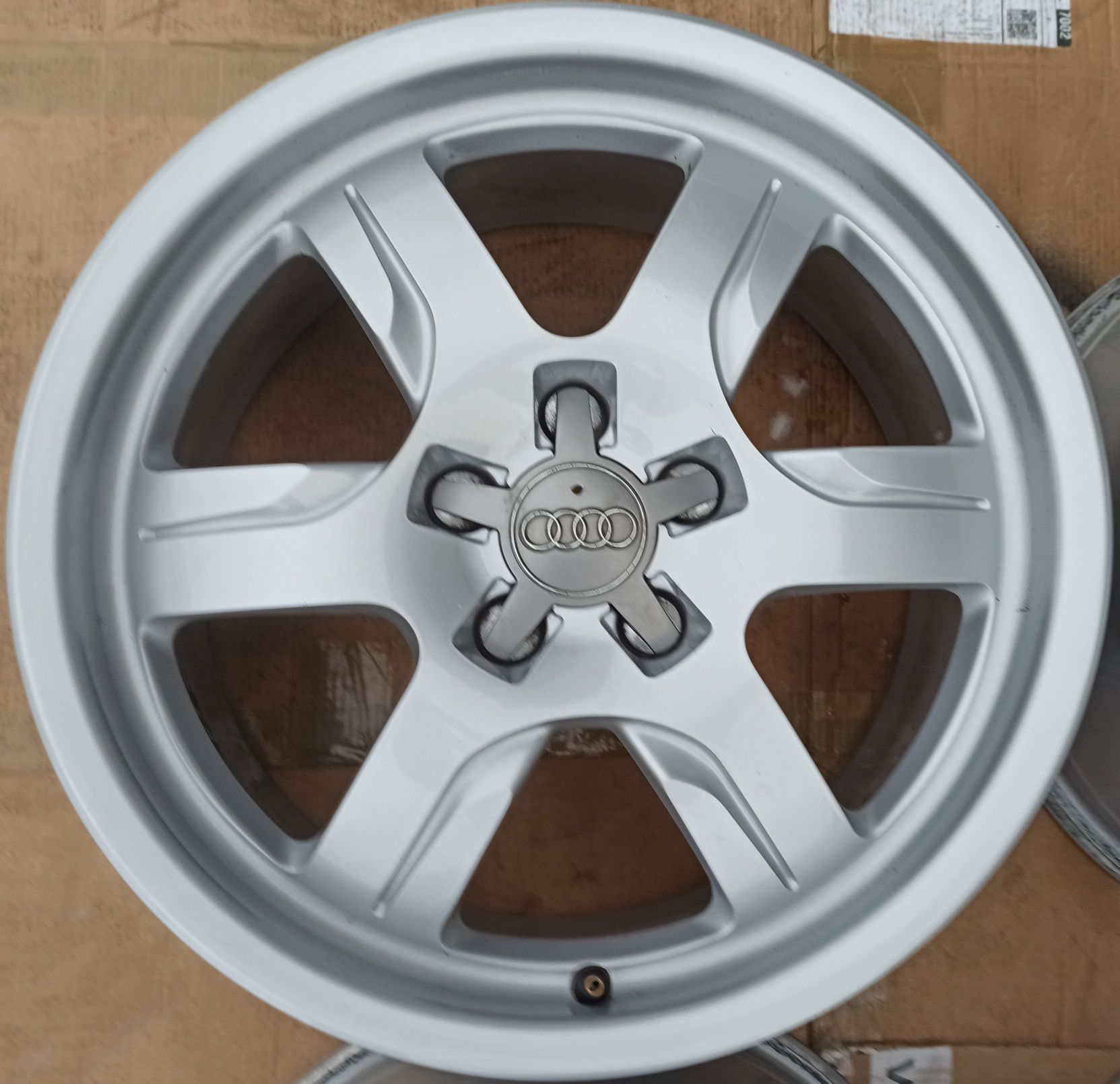 Felgi Oryginał Audi A3 A4 A5 A6 A7 A8 7,5Jx17 ET28 5x112 8T0