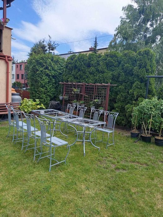 Metalowe krzesła i stoły ogrodowe - komplet