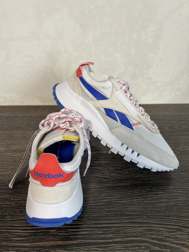 Нові кросівки Reebok 37.5