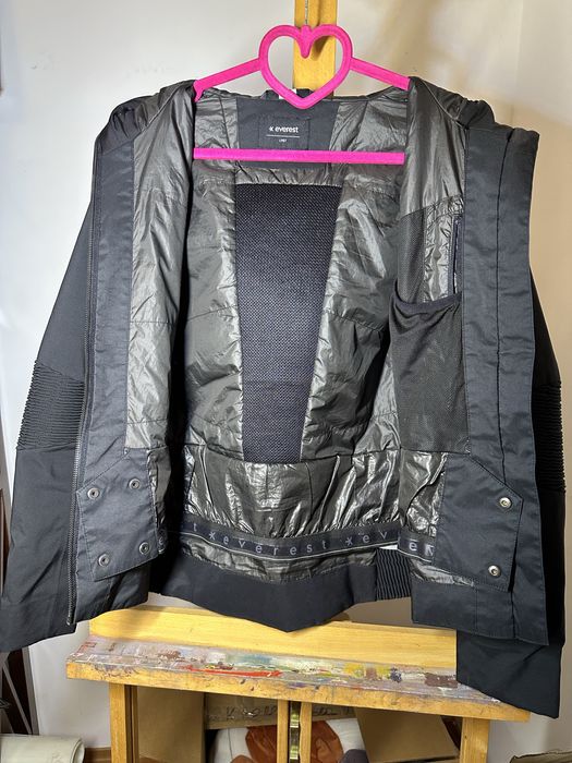 Everest жіноча куртка класична, чорного кольору розмір 36 s/m