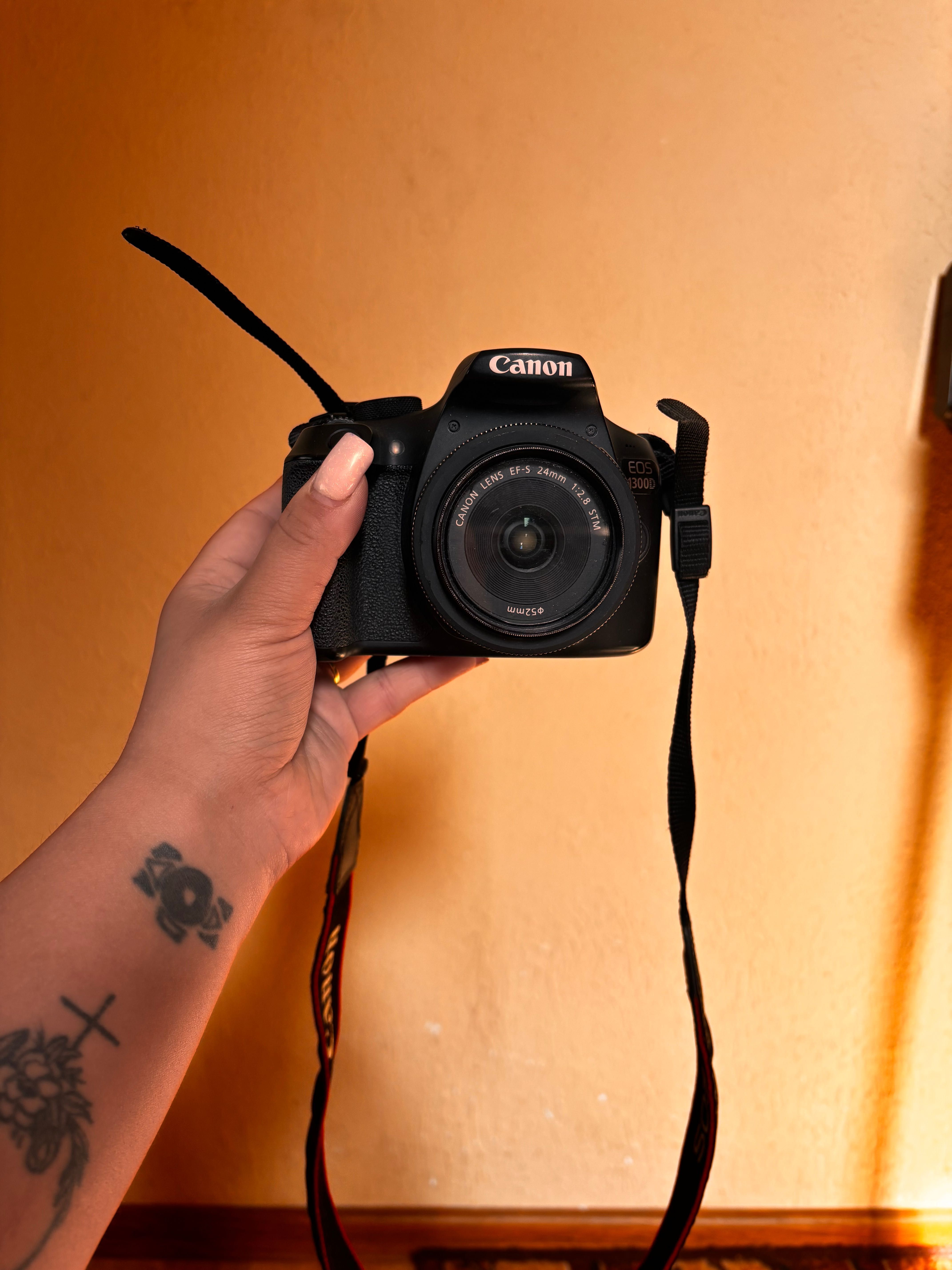 Aparat Canon 1300d i dwa obiektywy