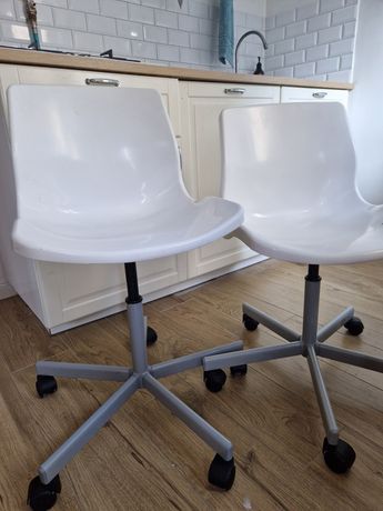 Dwa krzesła obrotowe do biurka IKEA snille
